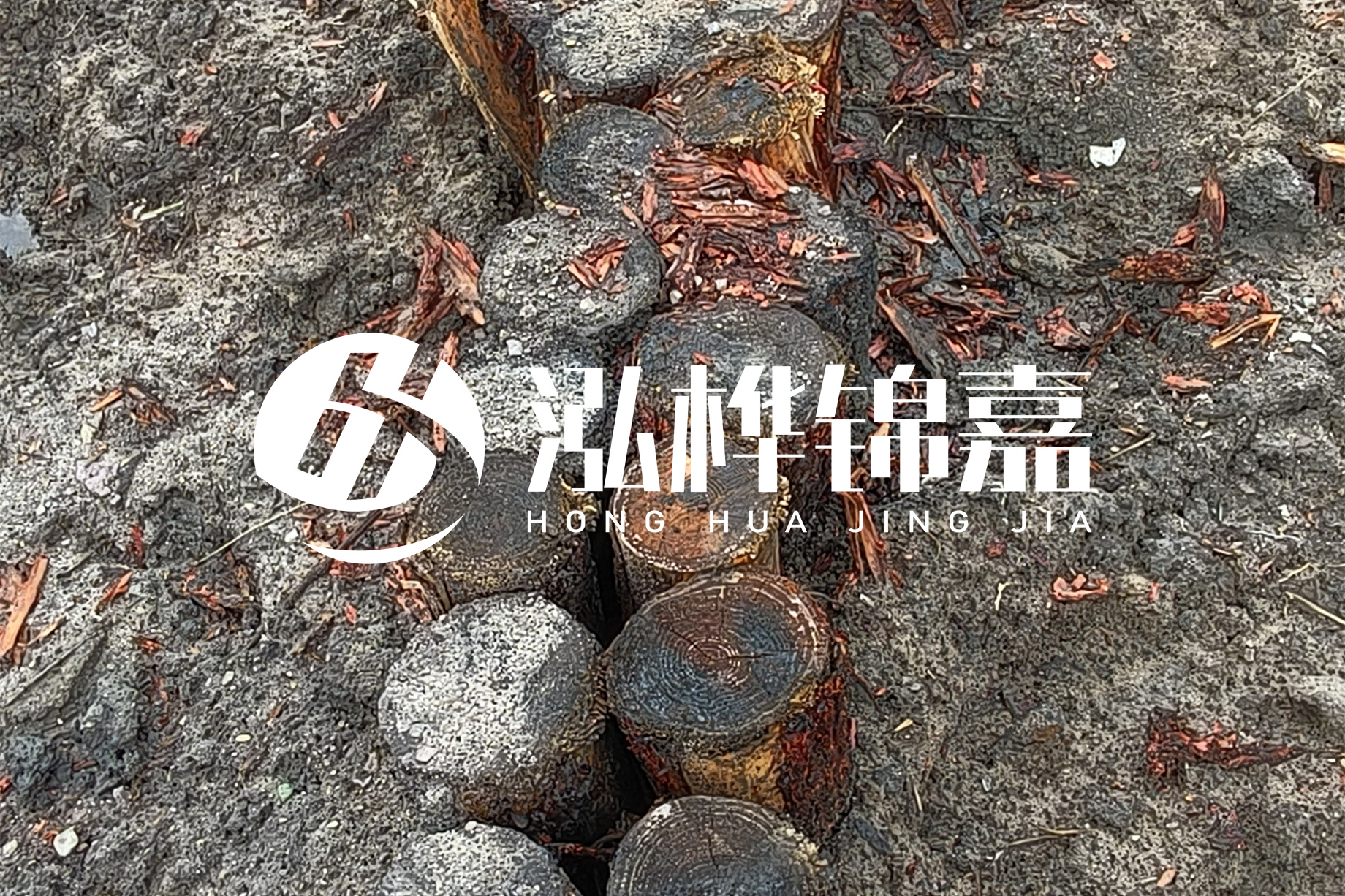 魚塘淤泥太多怎么清理？挖掘機(jī)清除淤泥的作用及方法