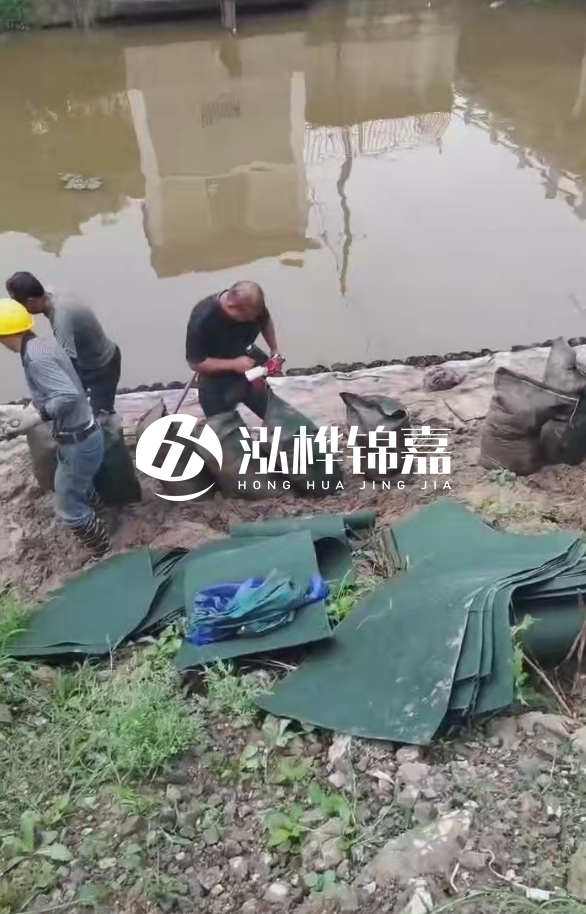 鄭州專業(yè)挖機打木樁-地基加固中挖機打木樁的優(yōu)勢？