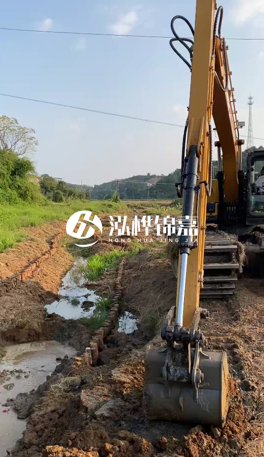 青島河道清淤專業(yè)施工-水挖機清淤適合哪些河道狀況？