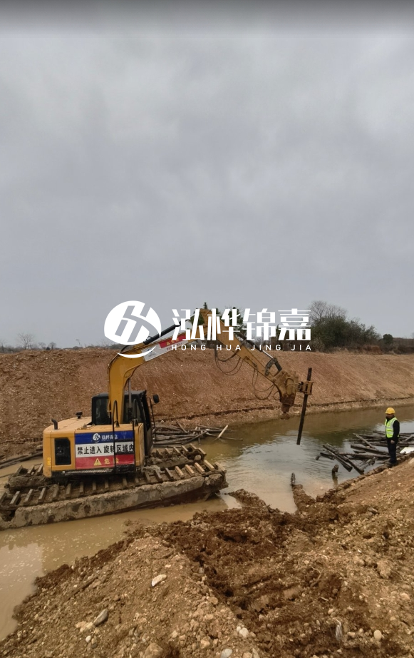 河道護坡木樁密布規(guī)范要求-河道護坡木樁多少米一根樁？