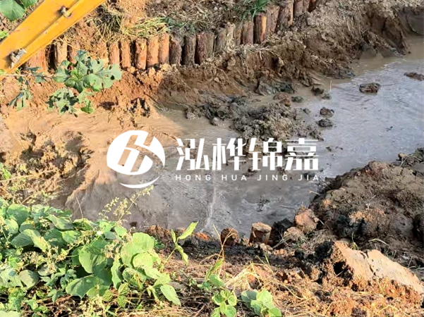 湖南防汛木樁批發(fā)廠家泓樺錦嘉 - 防洪木樁的作用是什么？?
