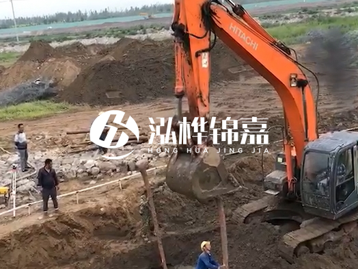 松木樁批發(fā)廠家泓樺錦嘉 - 生態(tài)河道木樁施工需要注意什么？